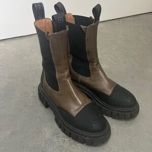 Mid-Calf Chelsea Boots - Gravity Pope